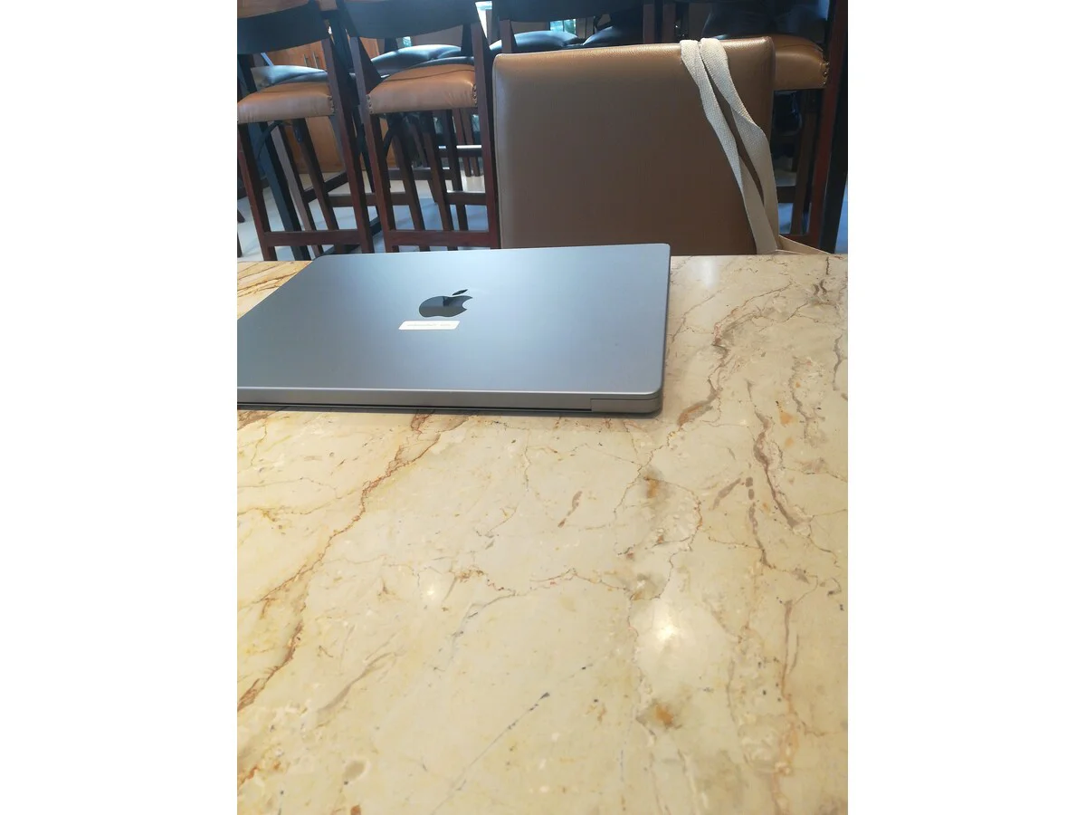 Apple MacBook Pro 14" — M3 Pro