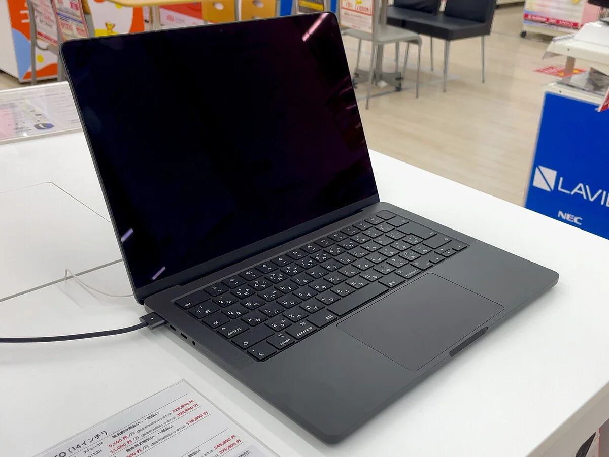 Apple MacBook Pro 14" — M3 Pro