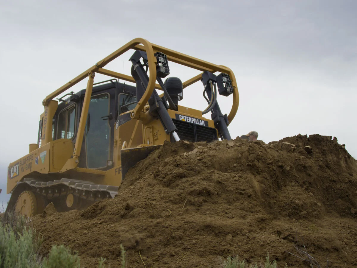 Caterpillar Caterpillar D6 Track-Type Tractor